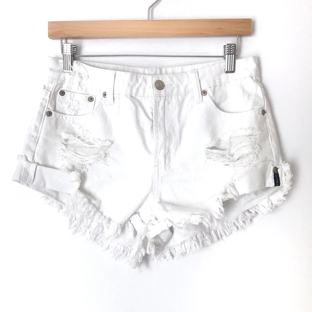 LITZ WHITE DISTRESSED CUT OFF SHORTS
